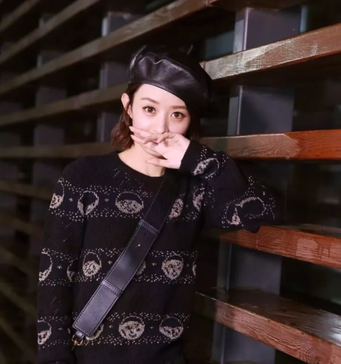 今年秋冬最chic！原來短發(fā)和帽子這么配?。? border=