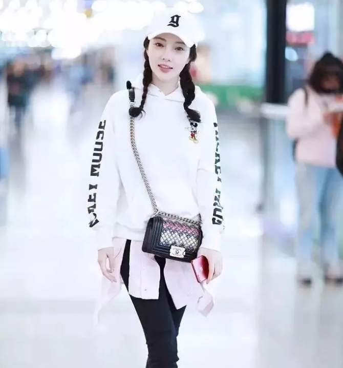 今年秋冬最chic！原來短發(fā)和帽子這么配??！