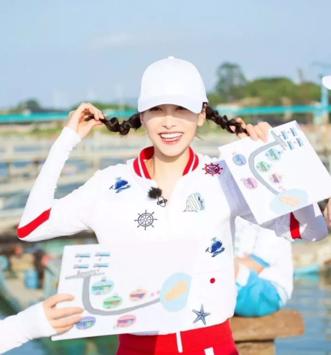 今年秋冬最chic！原來短發(fā)和帽子這么配?。? border=
